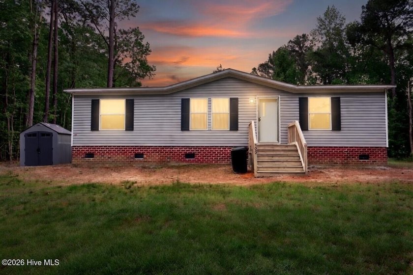 Come relax in the quiet! Charming three-bedroom, two-bath home - Beach Home for sale in Hertford, North Carolina on Beachhouse.com