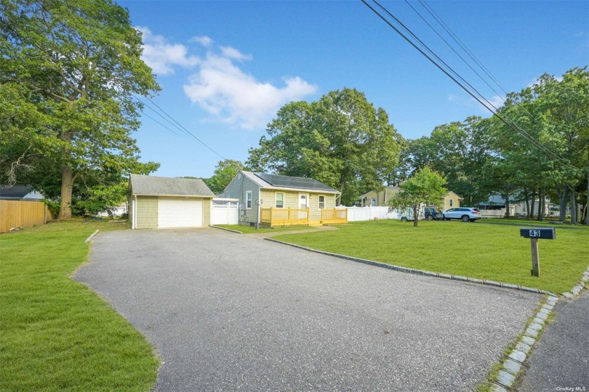 Welcome to the charming hamlet of Shirley! This delightful 2 - Beach Home for sale in Shirley, New York on Beachhouse.com