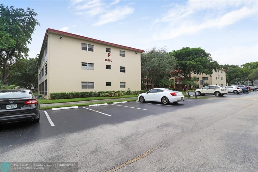 COMPLETELY REMODELED BRIGHT AND SPACIOUS CORNER UNIT ON THE - Beach Condo for sale in Pembroke Pines, Florida on Beachhouse.com