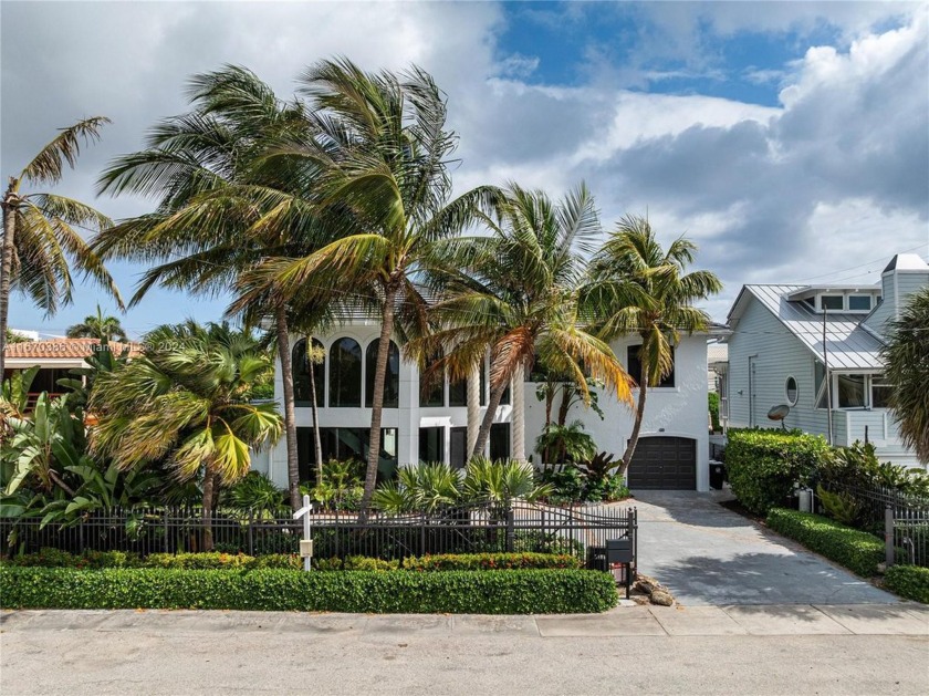 An absolutely Gorgeous chic home located steps away from the - Beach Home for sale in Fort Lauderdale, Florida on Beachhouse.com