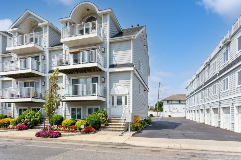 This upper townhouse condo is a stunning blend of modern luxury - Beach Townhome/Townhouse for sale in Long Beach, New York on Beachhouse.com