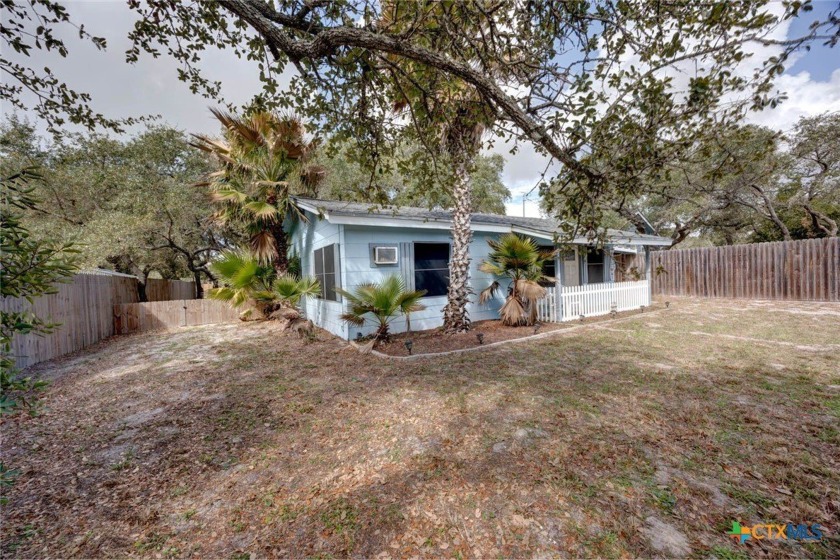 REDUCED $10K and READY! This cozy 2-bedroom, 1-bathroom home is - Beach Home for sale in Rockport, Texas on Beachhouse.com
