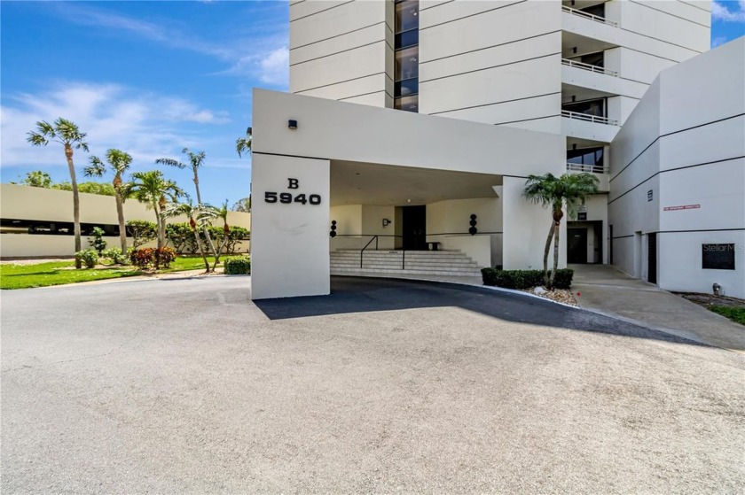 Welcome to your own slice of paradise in this fifth-floor condo - Beach Condo for sale in Gulfport, Florida on Beachhouse.com