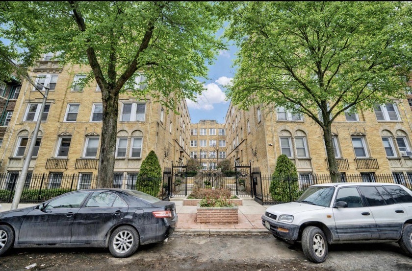 Investor-friendly Uptown condo with no rent cap! Welcome to this - Beach Condo for sale in Chicago, Illinois on Beachhouse.com