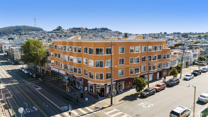 Welcome to this charming 2-bedroom, 2-bathroom modern condo - Beach Condo for sale in San Francisco, California on Beachhouse.com