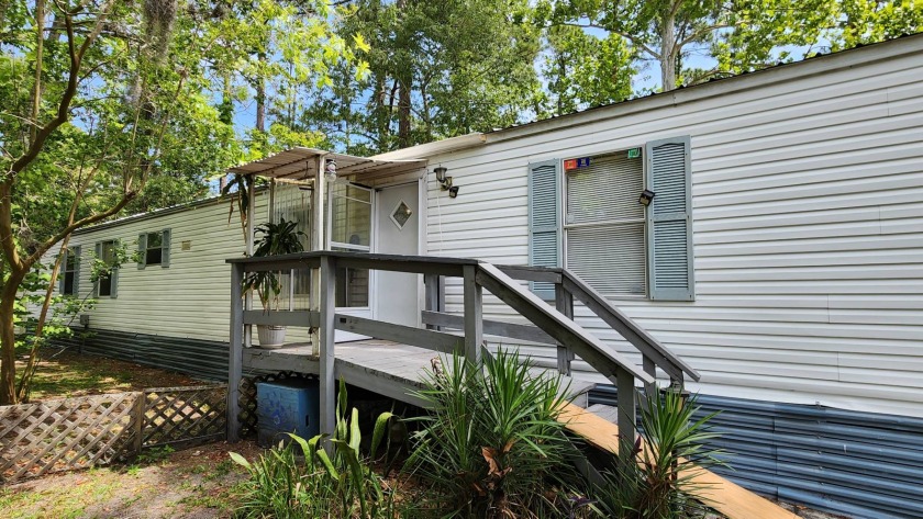 This 3/2 comes fully equipped with a screened-in porch, deck - Beach Home for sale in Jacksonville Beach, Florida on Beachhouse.com