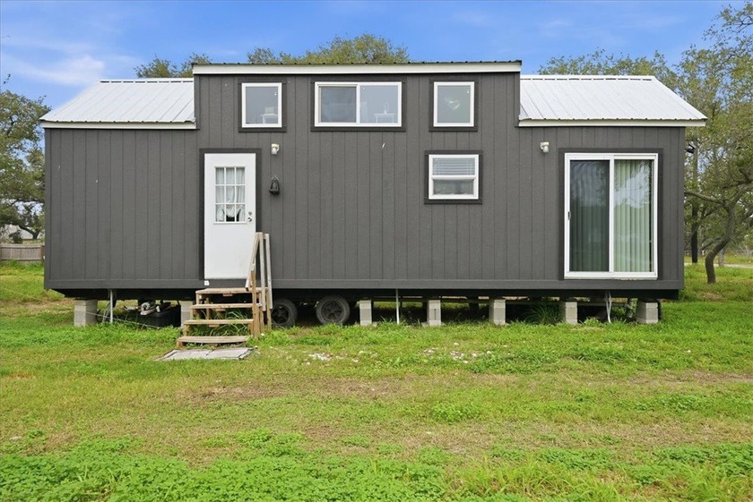 Welcome to 415 N Verne St, perfectly located in the heart of - Beach Lot for sale in Rockport, Texas on Beachhouse.com