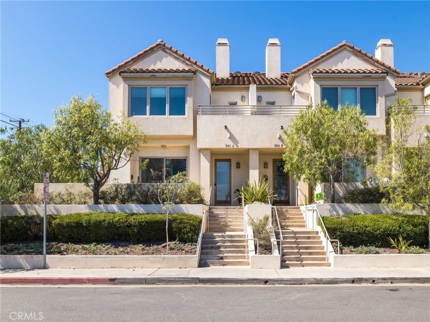 Welcome to your dream coastal retreat in the heart of El - Beach Townhome/Townhouse for sale in El Segundo, California on Beachhouse.com