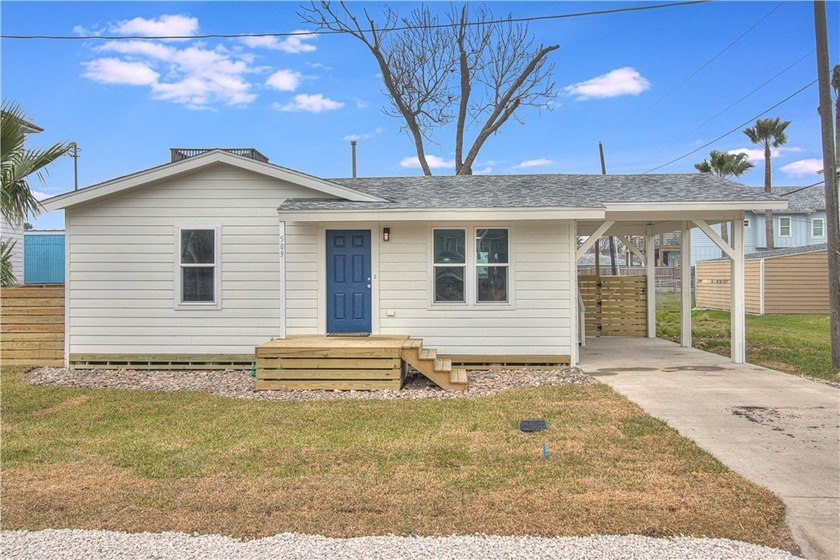 What a wonderful Summer cottage, a rental or full time living - Beach Home for sale in Port Aransas, Texas on Beachhouse.com