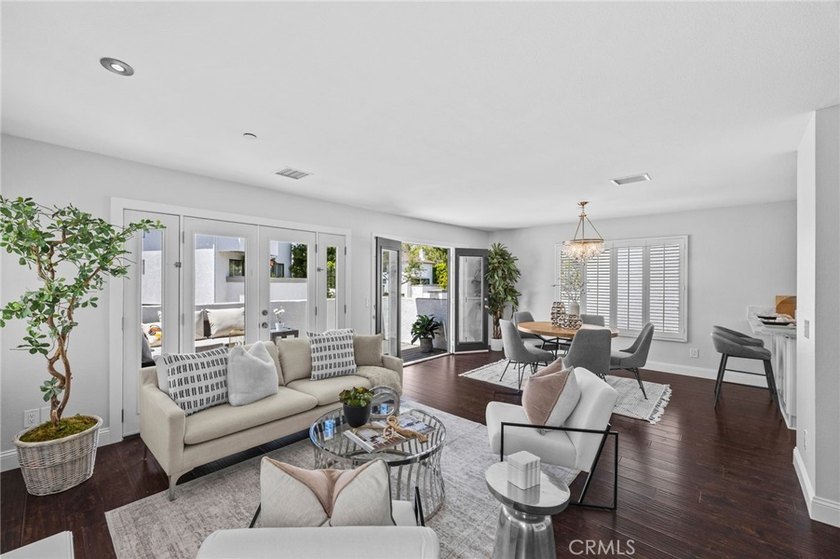 Welcome to the highly desirable Harbor Woods community in - Beach Townhome/Townhouse for sale in Newport Beach, California on Beachhouse.com