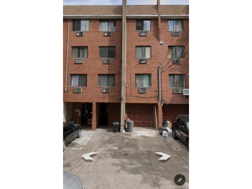 Well-maintained 4-unit condominium building in an excellent - Beach Home for sale in Flushing, New York on Beachhouse.com