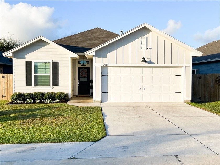 Welcome to this beautiful, modern 4 bedroom, 3 full bath home - Beach Home for sale in Aransas Pass, Texas on Beachhouse.com