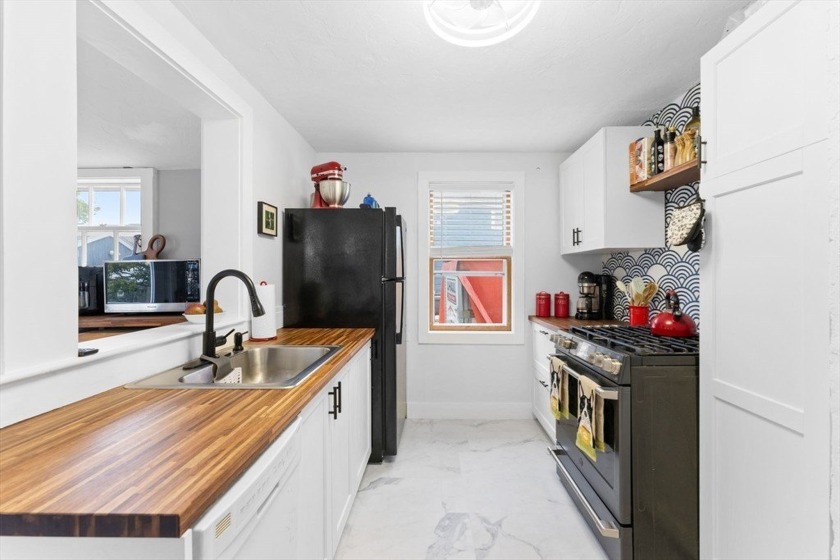 ***Open House Sunday 2-4pm*** This sun-filled bungalow offers - Beach Home for sale in Winthrop, Massachusetts on Beachhouse.com