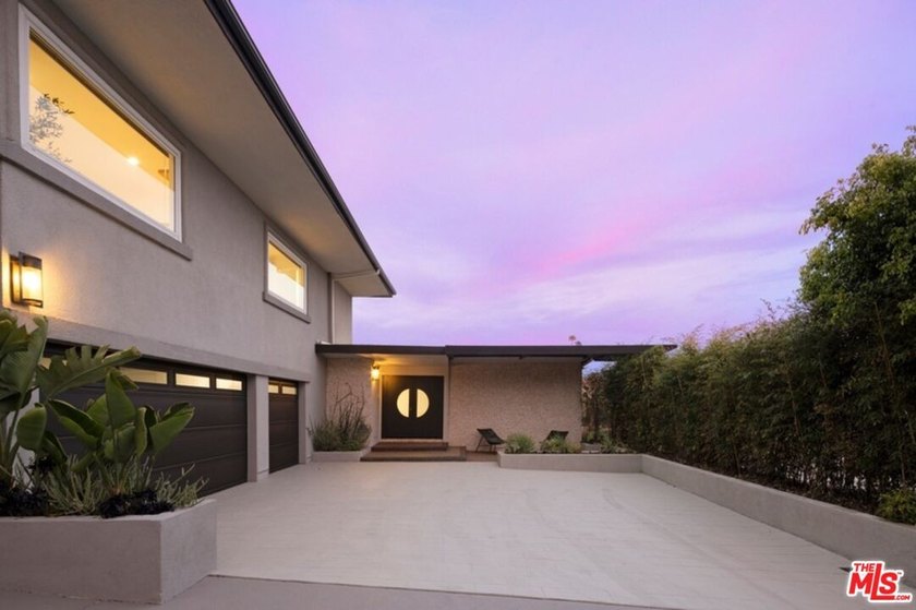 We are excited to present a fully-renovated Mid-Century beauty - Beach Home for sale in Playa Del Rey, California on Beachhouse.com