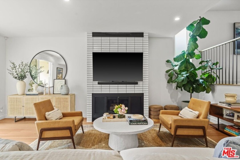 Indulge in sophisticated living with this rare, light-filled - Beach Townhome/Townhouse for sale in Marina Del Rey, California on Beachhouse.com