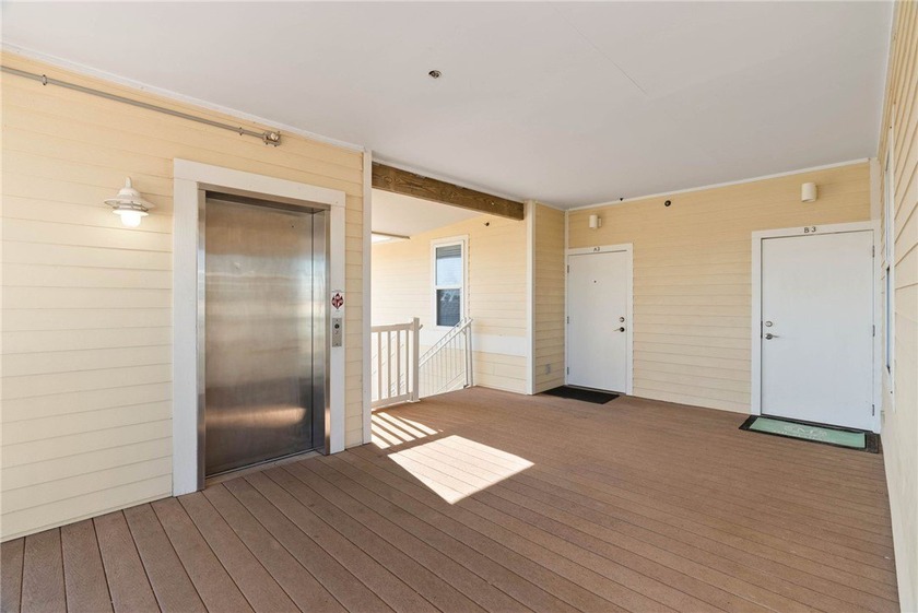 This beautifully maintained 3rd floor 3/2 condo with *forever* - Beach Condo for sale in Rockport, Texas on Beachhouse.com