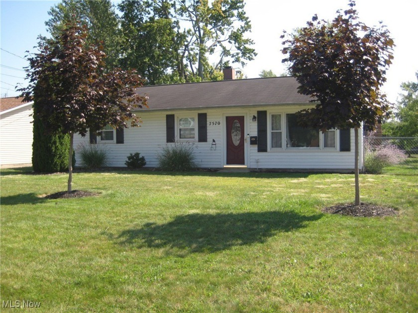 Lovely spacious Ranch home with 3 bedrooms and a bath and a half - Beach Home for sale in Mentor, Ohio on Beachhouse.com