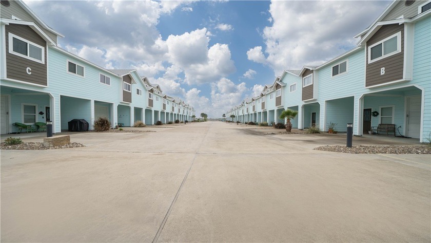 Pride of ownership is evident in this lovely, exceptionally - Beach Condo for sale in Rockport, Texas on Beachhouse.com