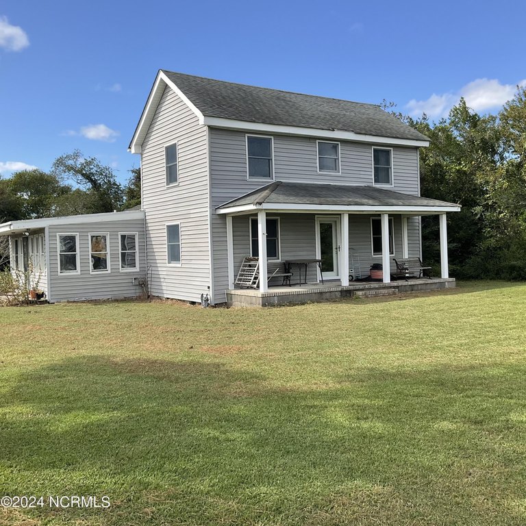 Great opportunity to own waterfront property!   Enjoy the - Beach Home for sale in Aydlett, North Carolina on Beachhouse.com