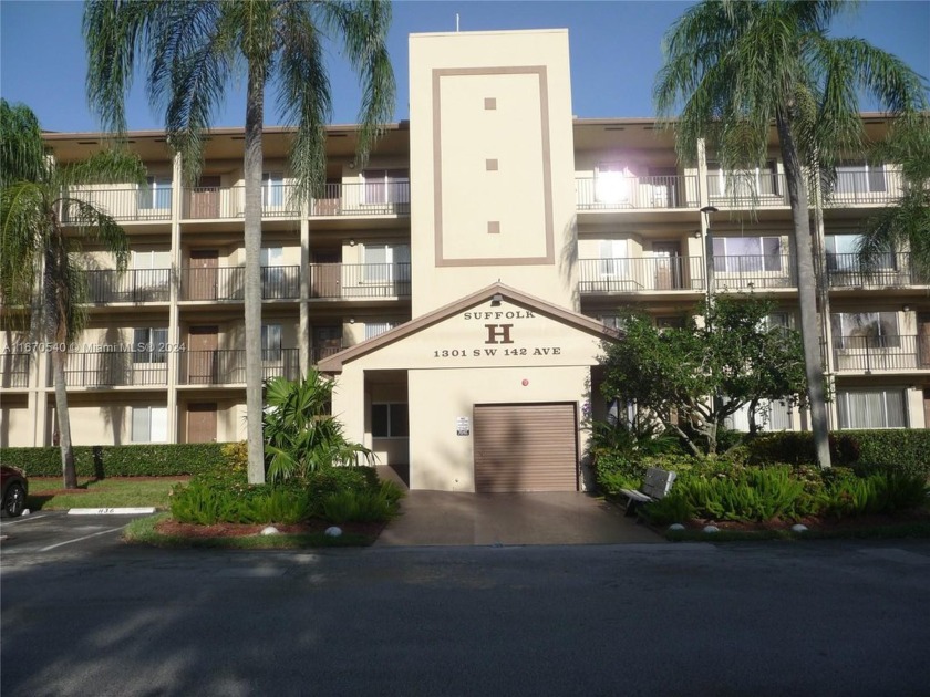 Primrose model 2/2 - 1137 S/F - on 1st floor in Suffolk *H* - Beach Condo for sale in Pembroke Pines, Florida on Beachhouse.com