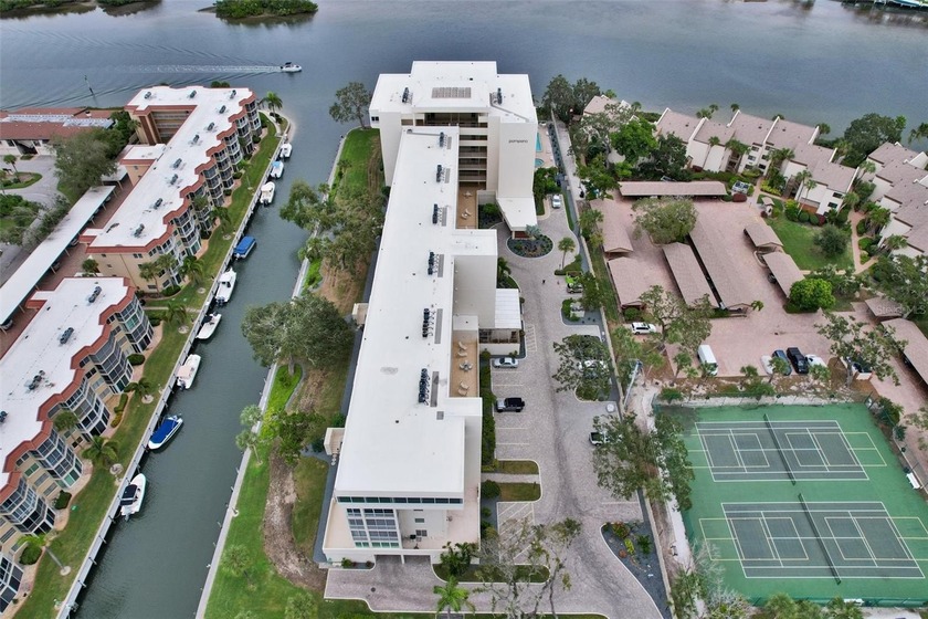 MAJOR PRICE REDUCTION!  LOWEST PRICED CONDO OF THIS STATURE ON - Beach Condo for sale in Sarasota, Florida on Beachhouse.com