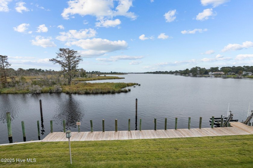 Picturesque view of Trent River! Beautifully maintained 3 - Beach Townhome/Townhouse for sale in New Bern, North Carolina on Beachhouse.com