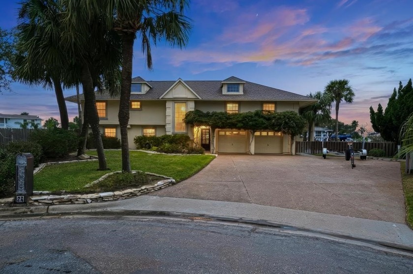 Experience refined Key Allegro living in this perfectly - Beach Home for sale in Rockport, Texas on Beachhouse.com
