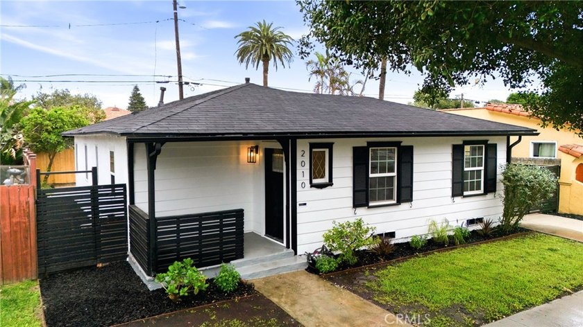 Welcome to this beautiful cozy and charming move-in ready and - Beach Home for sale in Long Beach, California on Beachhouse.com