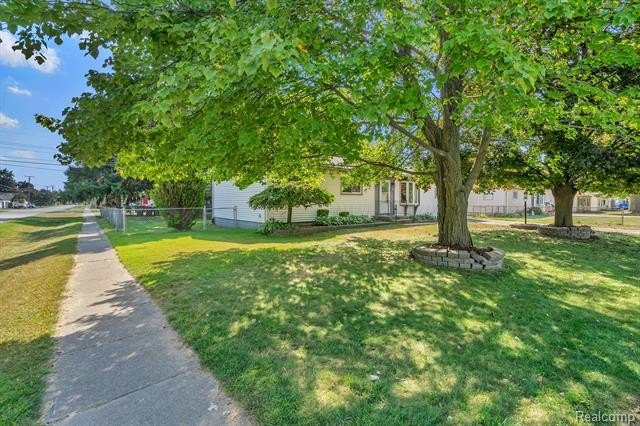 Welcome to this charming 1-Story Ranch on an extra large - Beach Home for sale in Shelby, Michigan on Beachhouse.com