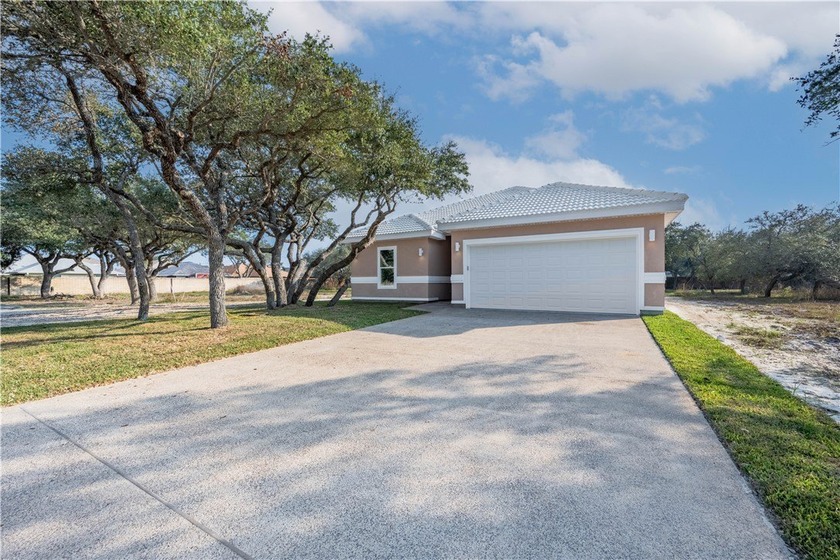 Beautiful 3/2/2 NEW BUILD in St Andrews Place within the lovely - Beach Home for sale in Rockport, Texas on Beachhouse.com