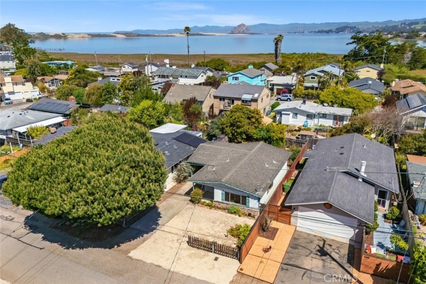 This 2-bedroom, 1-bath beach bungalow is perfectly situated in - Beach Home for sale in Los Osos, California on Beachhouse.com