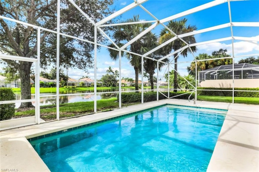 Beautifully Maintained Oakmont Floor Plan on a SOUTH-FACING - Beach Home for sale in Naples, Florida on Beachhouse.com