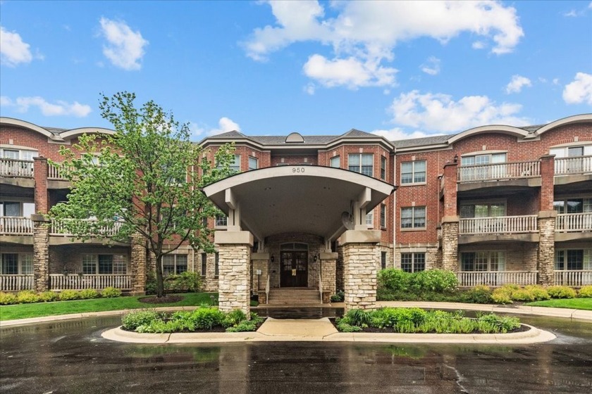 Experience the perfect blend of luxury, space, and serenity in - Beach Home for sale in Highland Park, Illinois on Beachhouse.com
