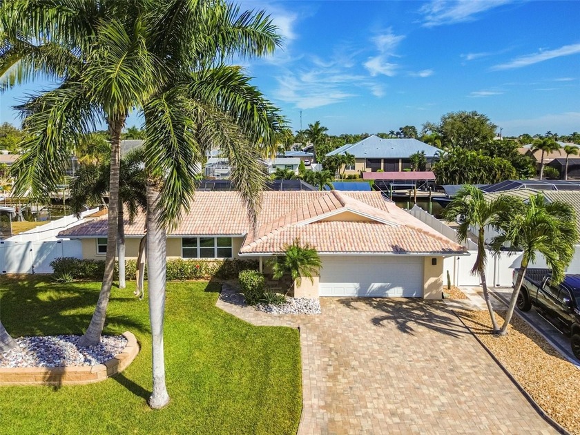 Saltwater Canal with direct access to the gulf and many - Beach Home for sale in Bradenton, Florida on Beachhouse.com