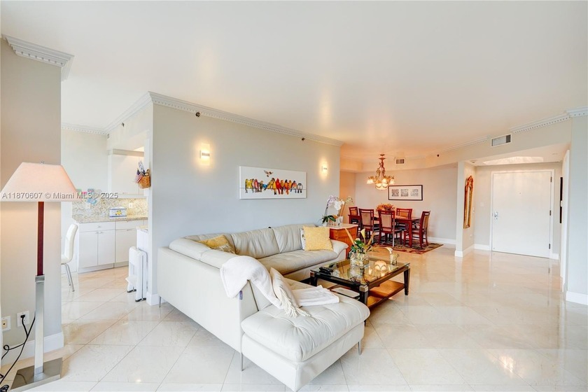 BEAUTIFUL UNIT IN LUXURIOUS 2000 BUILDING AT WILLIAMS ISLAND! 2 - Beach Condo for sale in Aventura, Florida on Beachhouse.com