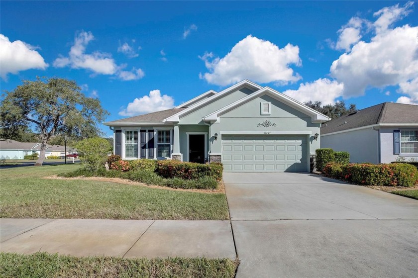 Move in ready! Stunning 3 bedroom, 2 bath Home, built in 2014 on - Beach Home for sale in New Port Richey, Florida on Beachhouse.com