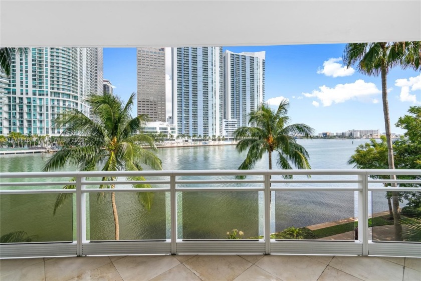 This gorgeous 2-bedroom, 2.5-bathroom waterfront unit is up for - Beach Condo for sale in Miami, Florida on Beachhouse.com