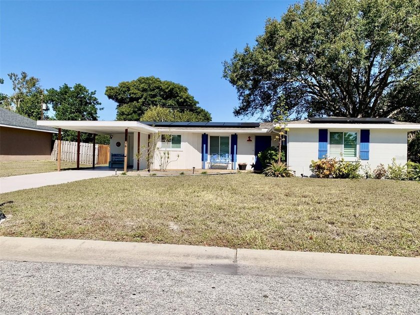 Price reduced and seller motivated! Move in ready midcentury - Beach Home for sale in Bradenton, Florida on Beachhouse.com