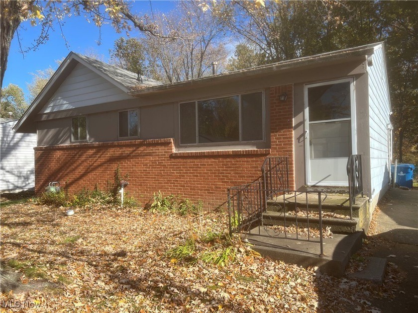 ENDLESS SWEAT-EQUITY UPSIDE Walk in, flip the switch, and feel - Beach Home for sale in Vermilion, Ohio on Beachhouse.com