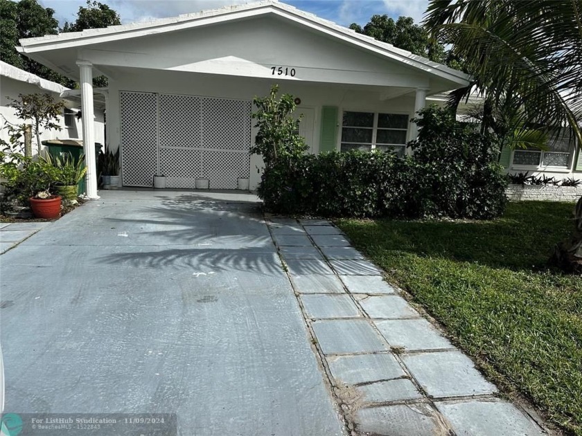 Cozy single-family home located in a 55+community with low - Beach Home for sale in Tamarac, Florida on Beachhouse.com