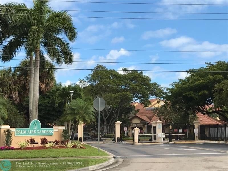 Renovated 2 bedroom 1 bath 3rd floor unit. Laminate Floor - Beach Condo for sale in Pompano Beach, Florida on Beachhouse.com