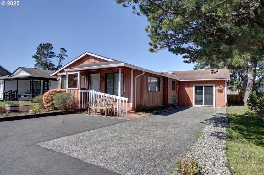 Perfectly located in the heart of Seaside, this charming - Beach Home for sale in Seaside, Oregon on Beachhouse.com