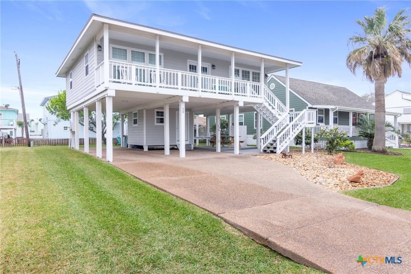 Welcome to your perfect island getaway! This lovely Key Allegro - Beach Home for sale in Rockport, Texas on Beachhouse.com