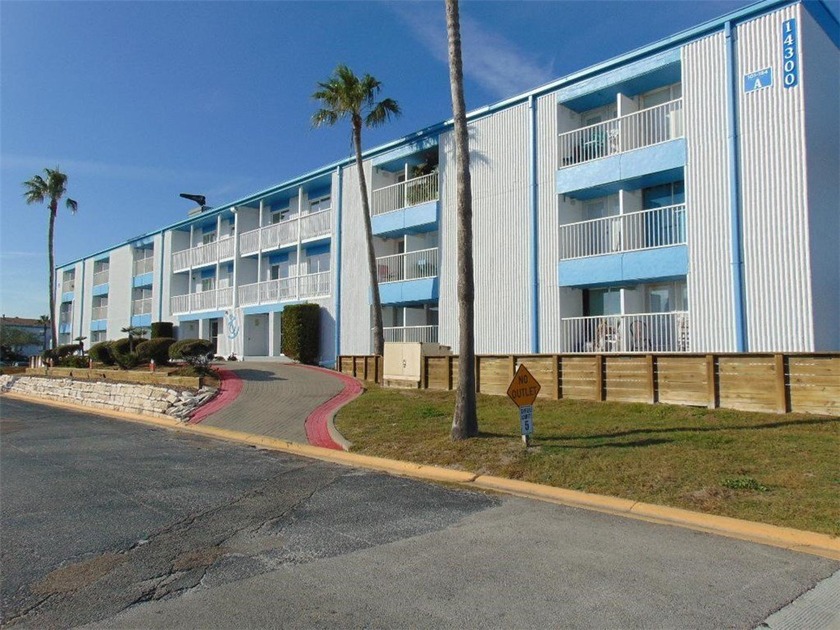 Embrace waterfront living in this loft style penthouse with - Beach Condo for sale in Corpus Christi, Texas on Beachhouse.com