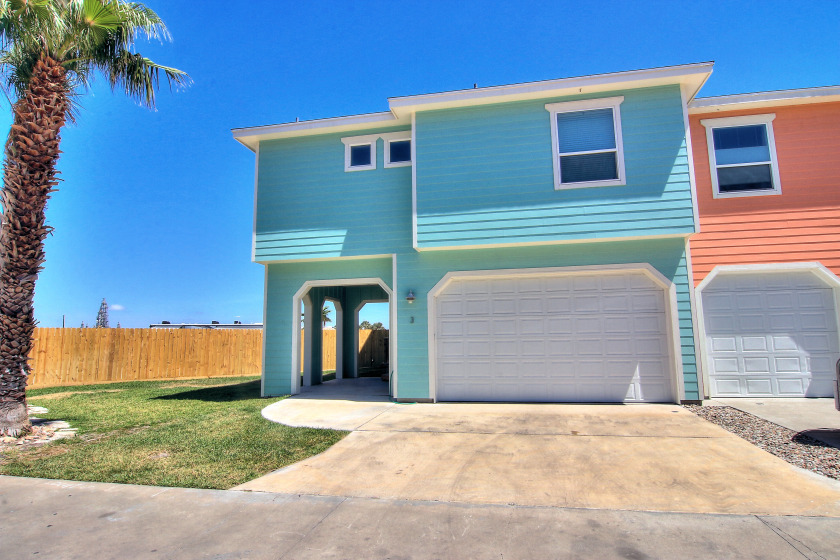 Charming townhome, Right in the heart of Port A! Salt Water - Beach Vacation Rentals in Port Aransas, Texas on Beachhouse.com