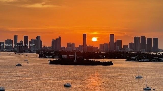 DIRECT BAY VIEW and FULLY RENOVATED 1BR and 1BA unit in the - Beach Condo for sale in Miami Beach, Florida on Beachhouse.com