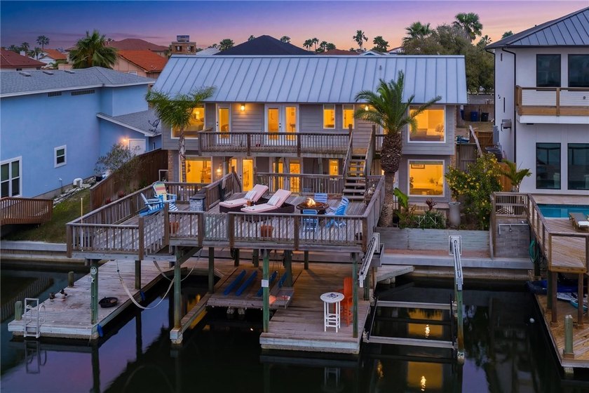 Enviable waterfront brick beauty sits on the widest stretch of - Beach Home for sale in Corpus Christi, Texas on Beachhouse.com