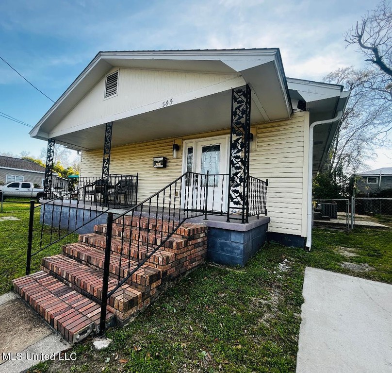 Come home to OLD TOWN BILOXI!  This home sits in the heart of - Beach Home for sale in Biloxi, Mississippi on Beachhouse.com