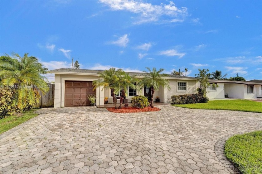 Well maintained 3 bed/2bath plus an Office/Den, extra large - Beach Home for sale in Miramar, Florida on Beachhouse.com