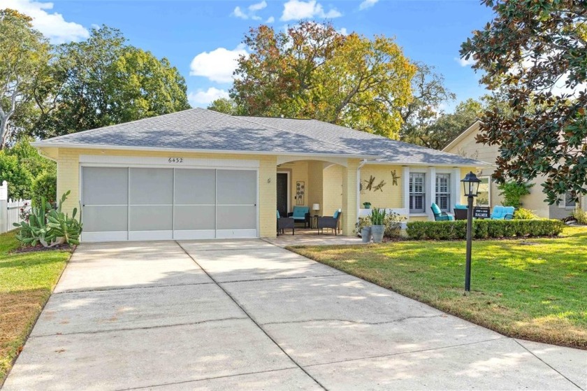 PENDING.   AMAZING UPDATED 2/2/2 home on DEEP LOT in AWARD - Beach Home for sale in Spring Hill, Florida on Beachhouse.com